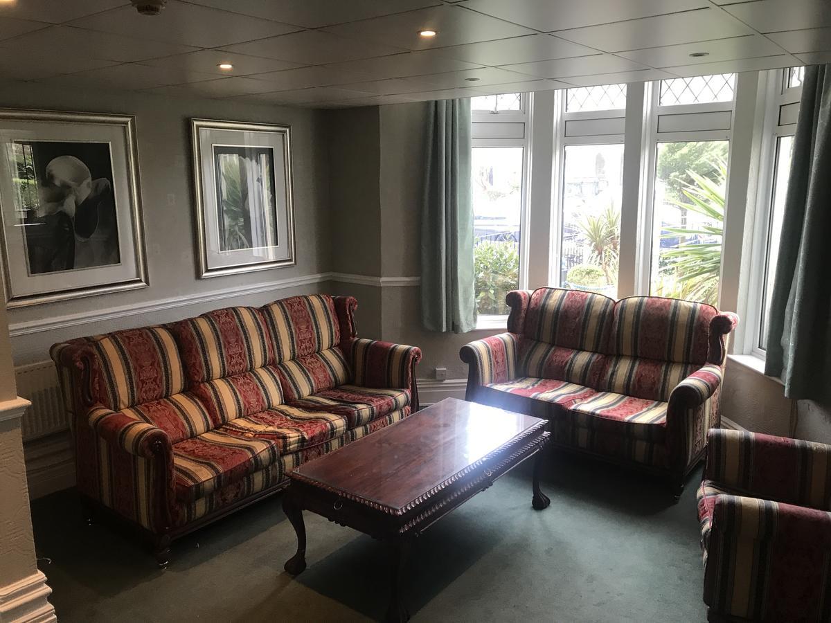 Oyo Maggie Jones Guest House Cardiff Eksteriør bilde