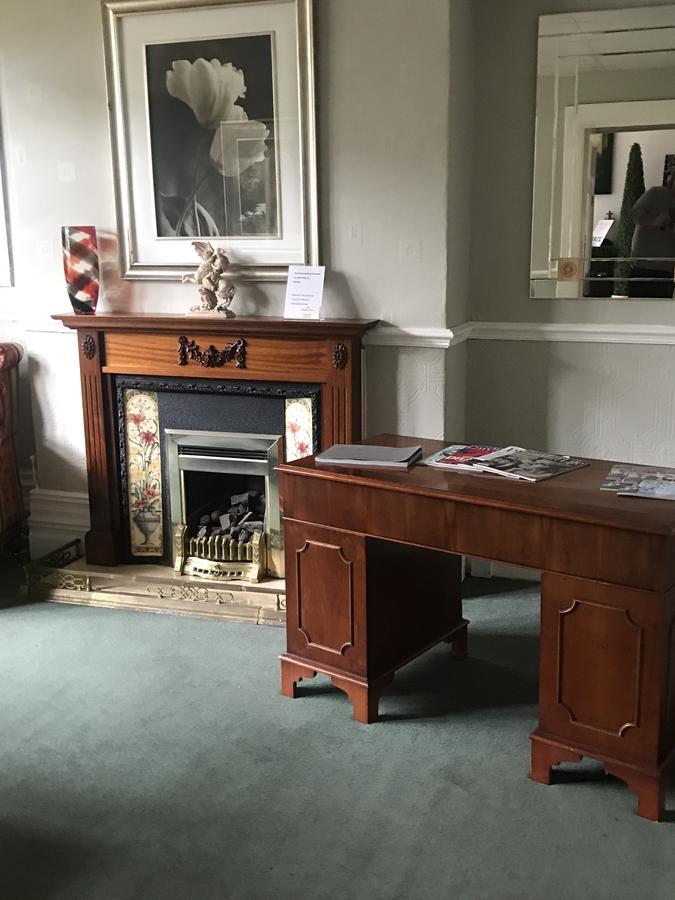 Oyo Maggie Jones Guest House Cardiff Eksteriør bilde